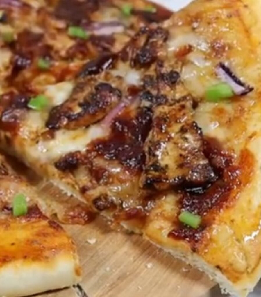 Delicious Grilled BBQ Chicken Pizza Recipe