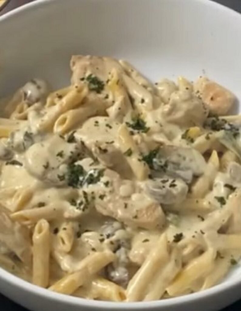 Creamy Chicken Mushroom Alfredo Skillet Recipe